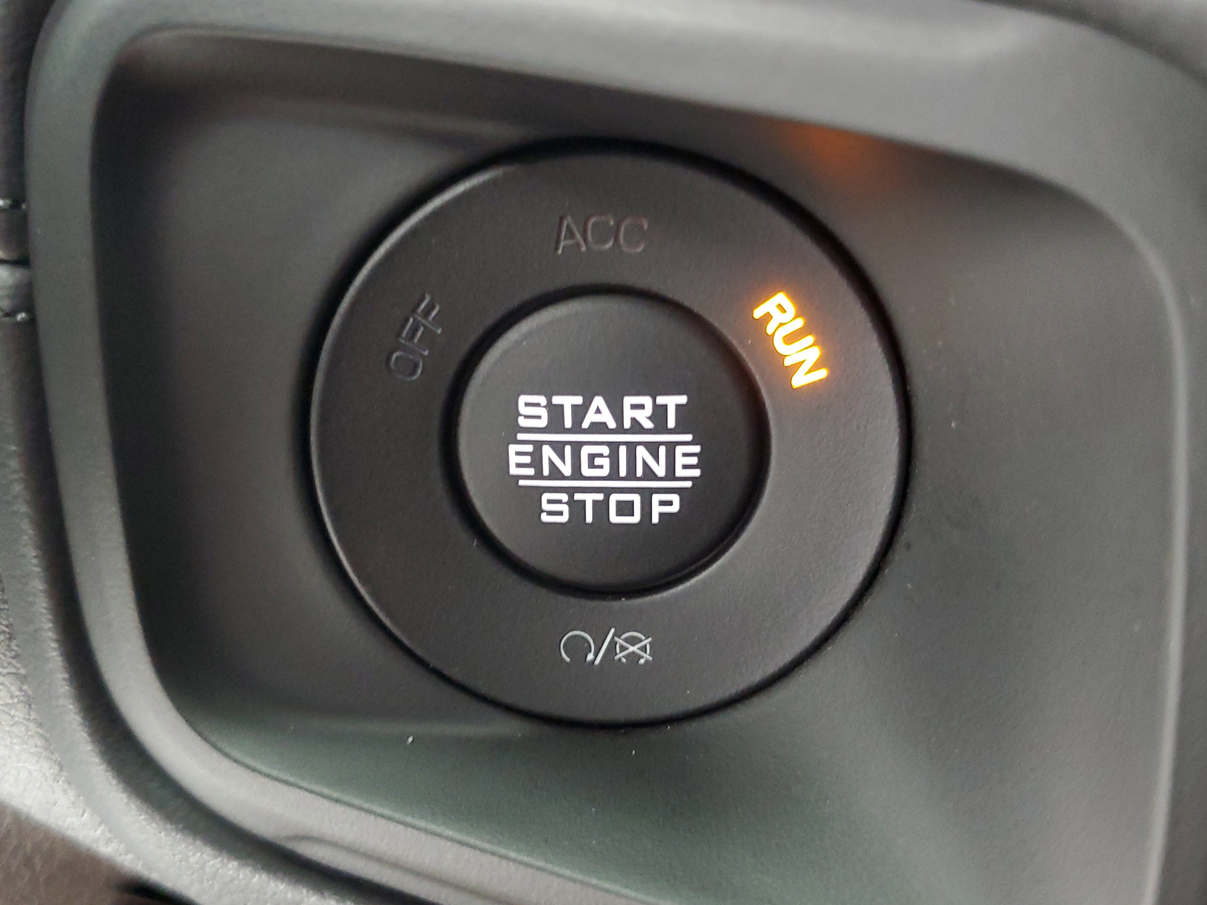 Used 2025 Granite Crystal Metallic Clearcoat Jeep Mojave image 29