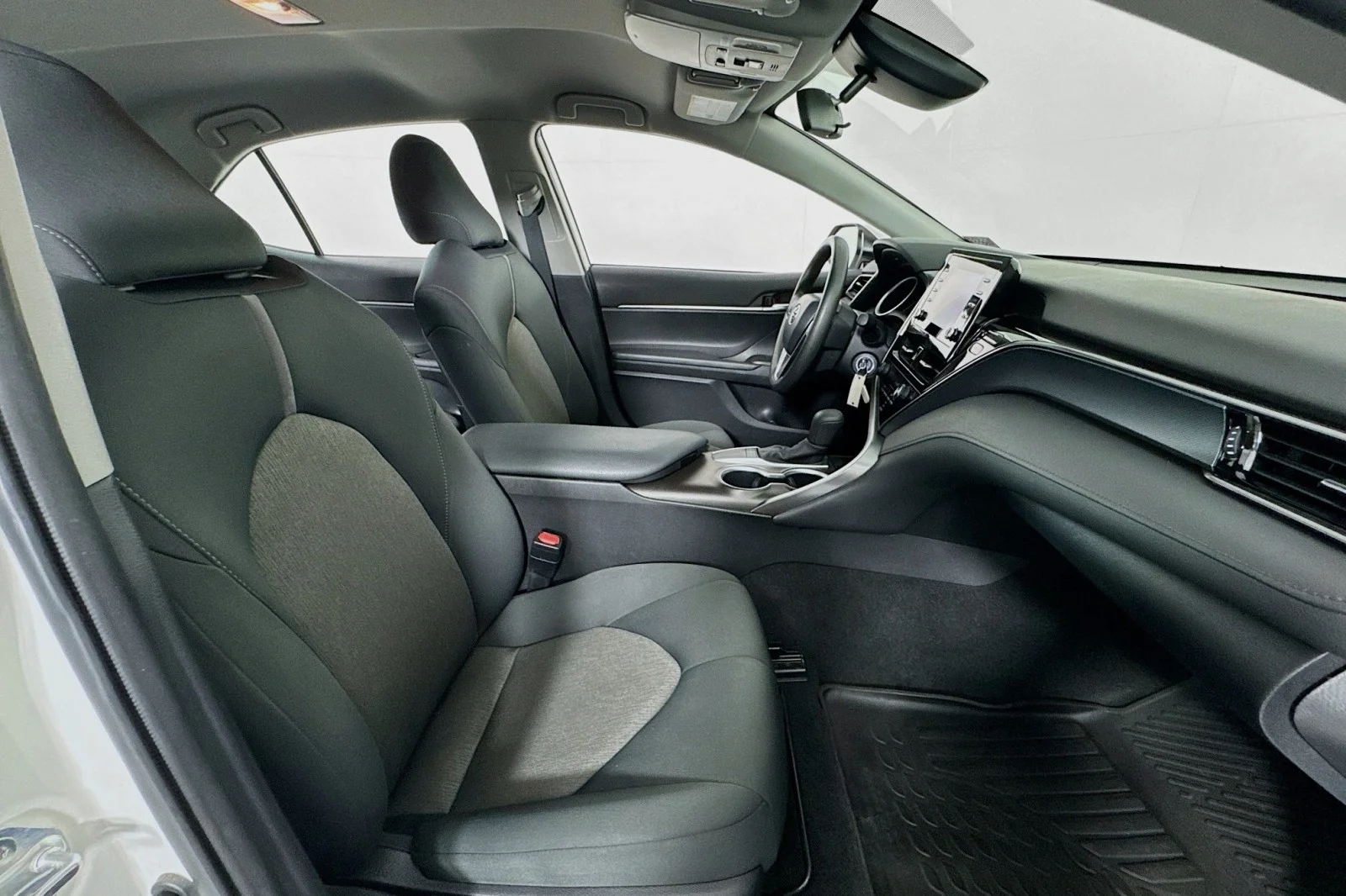 Used 2023 Ice Cap Toyota LE image 6