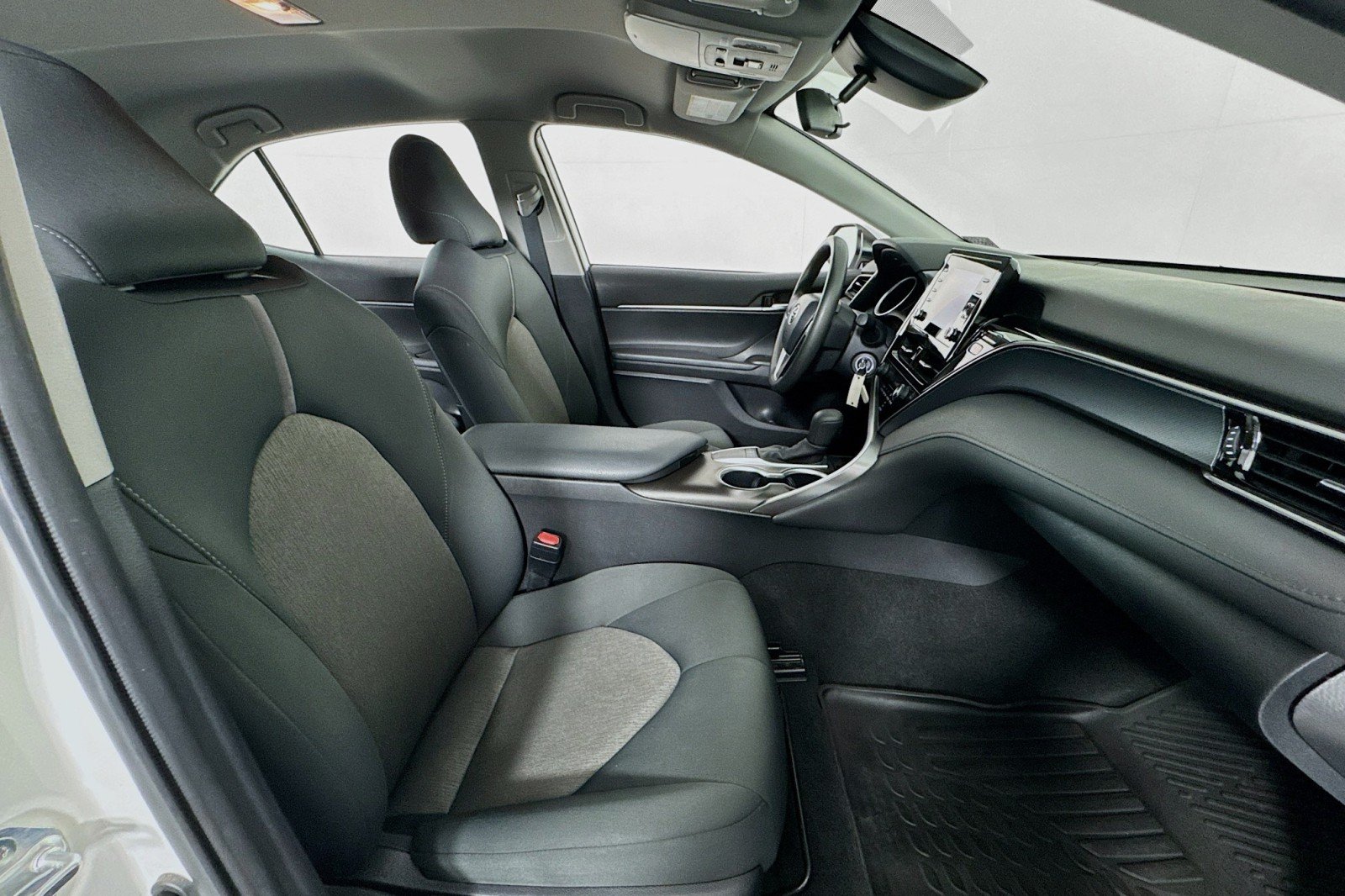 Used 2023 Ice Cap Toyota LE image 6
