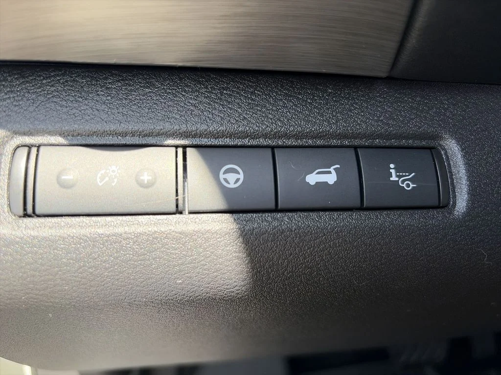 Used 2024 White Nissan Platinum image 24