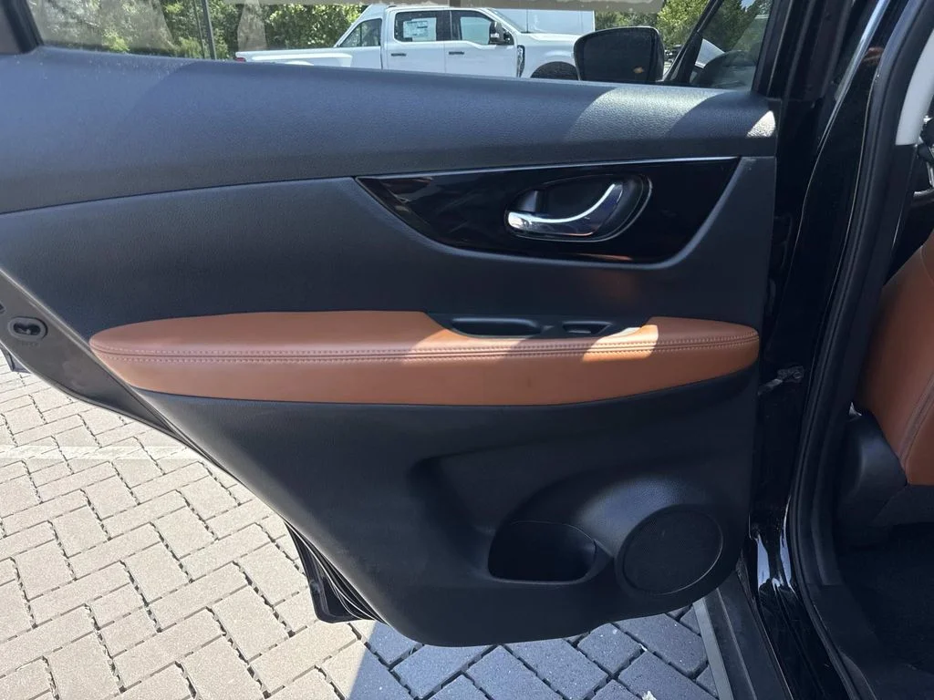 Used 2018 Black Nissan SL image 25