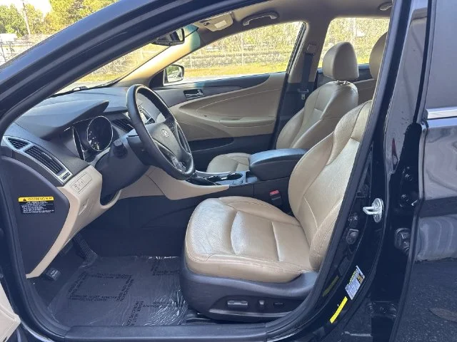Used 2013 Black Hyundai Limited image 14