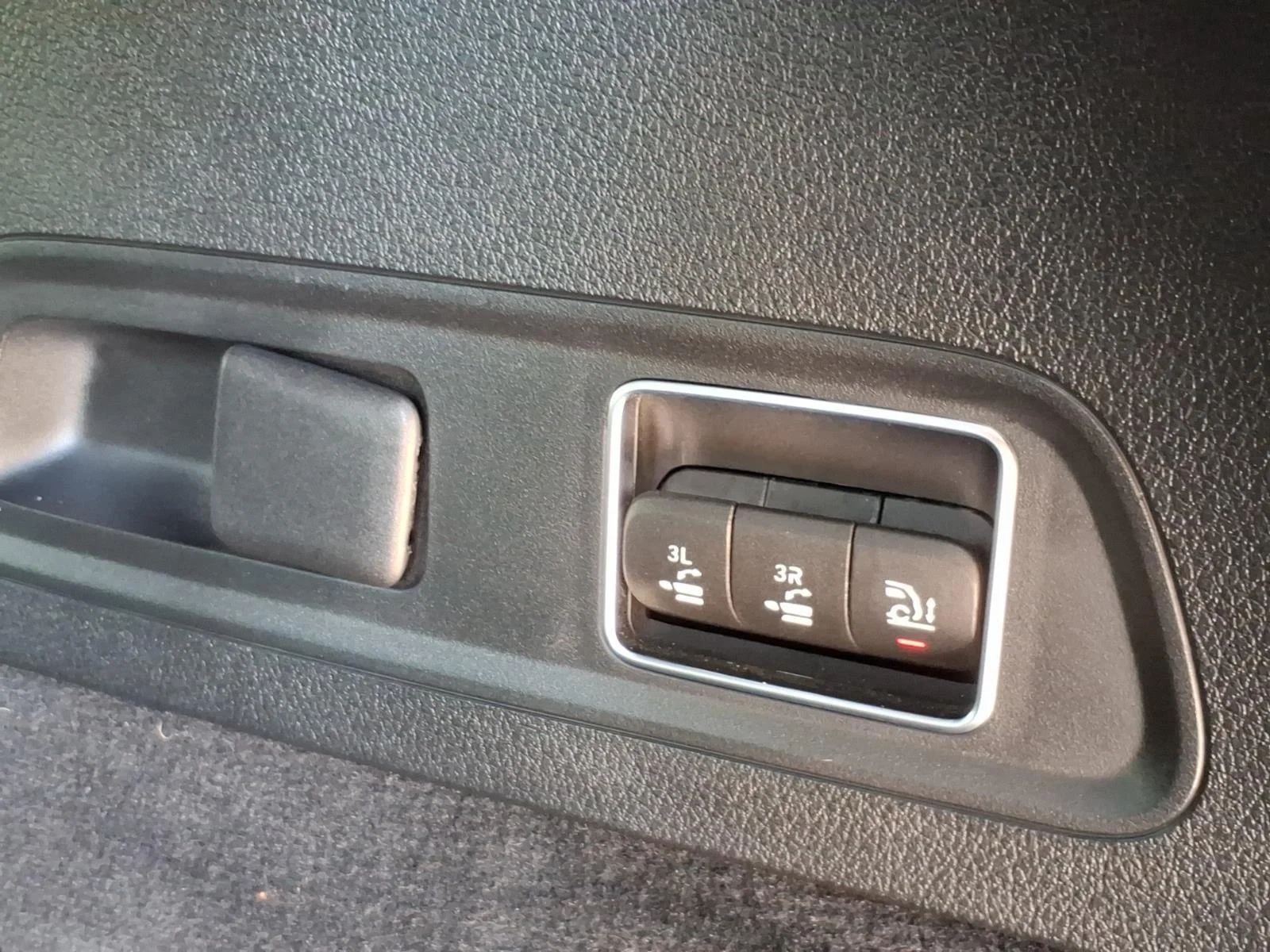 Certified Used 2025 Black Mercedes-Benz GLS 580 image 32