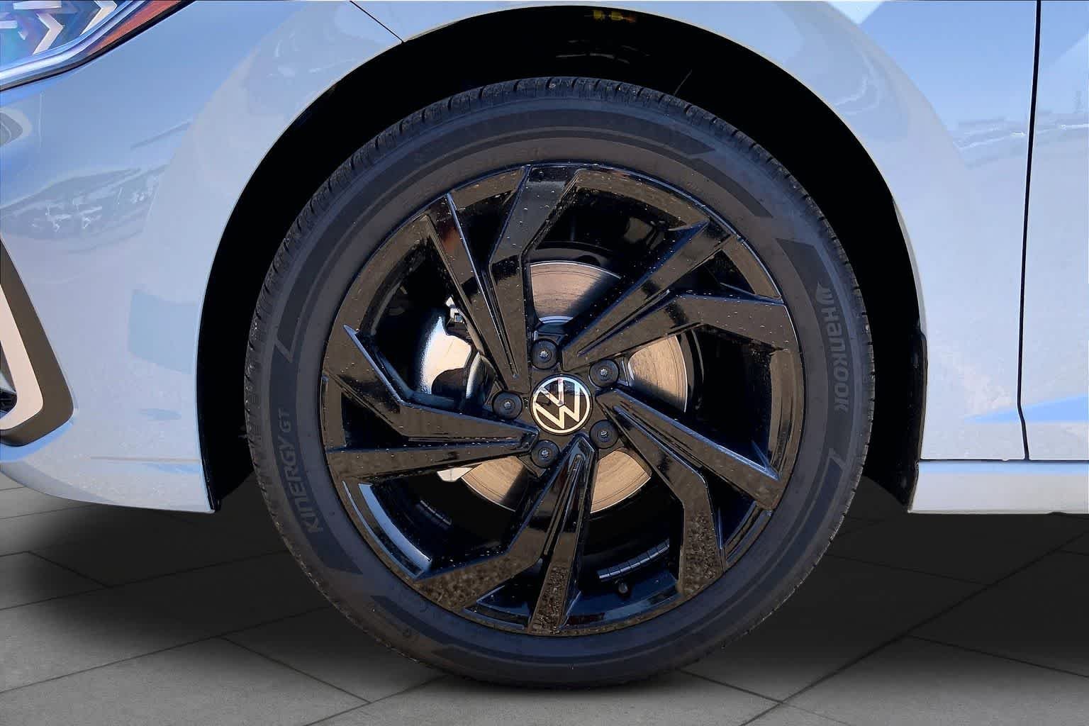 New 2026 Monument Gray Volkswagen SE image 12