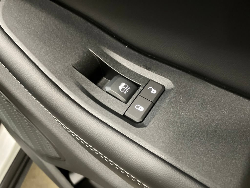 New 2026 Silver Zynith Exterior Paint Jeep Laredo X image 22
