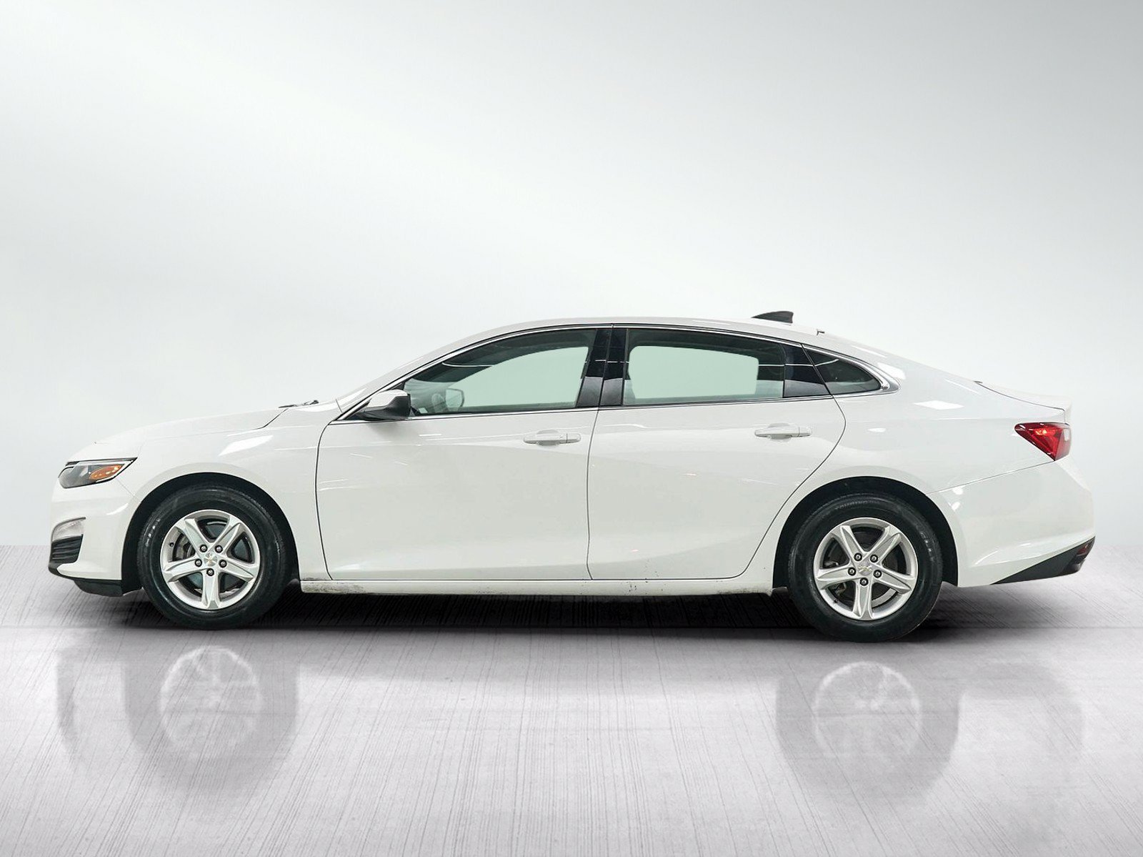 Used 2020 Chevrolet Malibu 1FL with VIN 1G1ZC5ST4LF157656 for sale in Burnsville, Minnesota