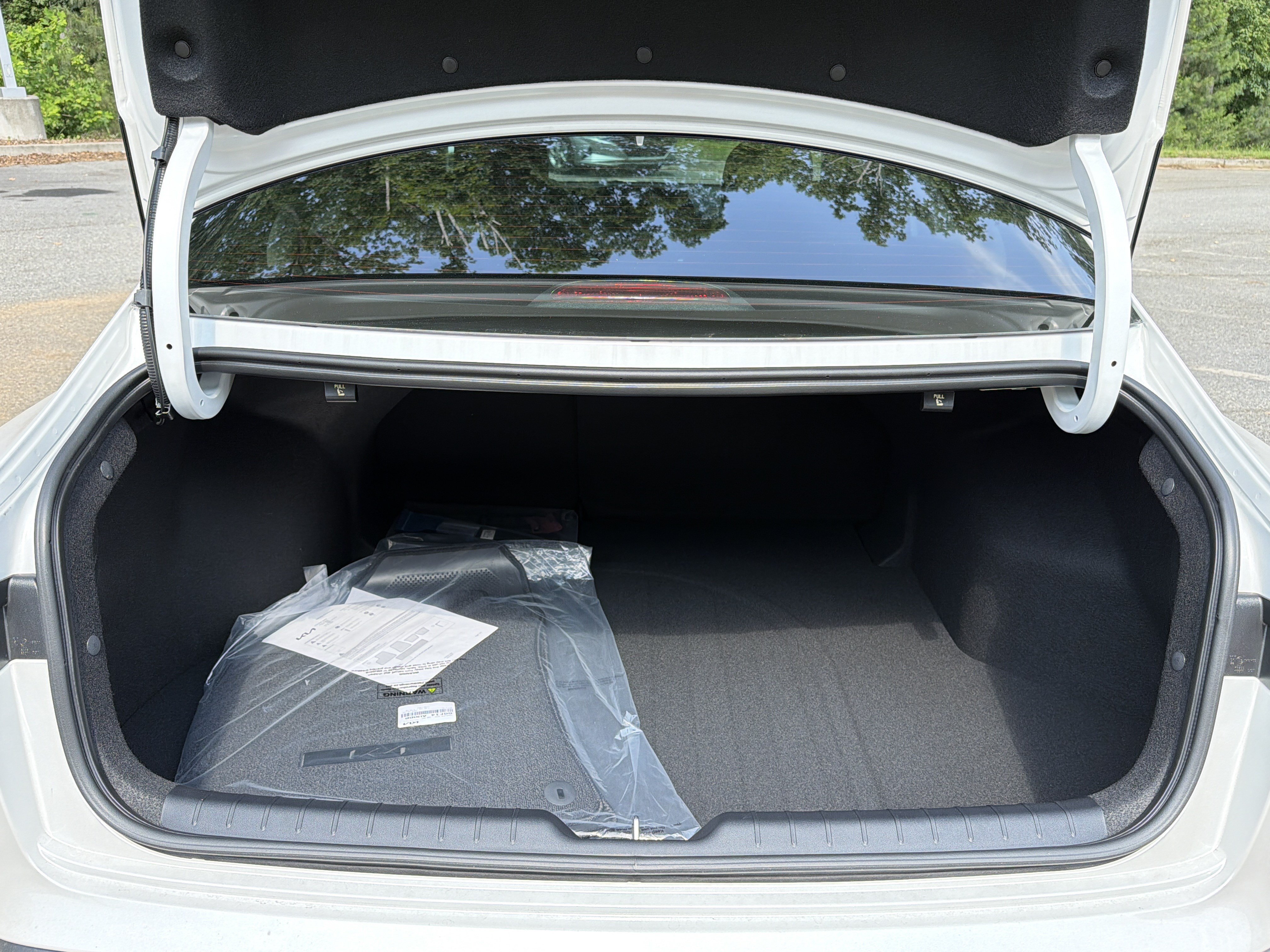 New 2026 Snow White Pearl Kia EX image 25