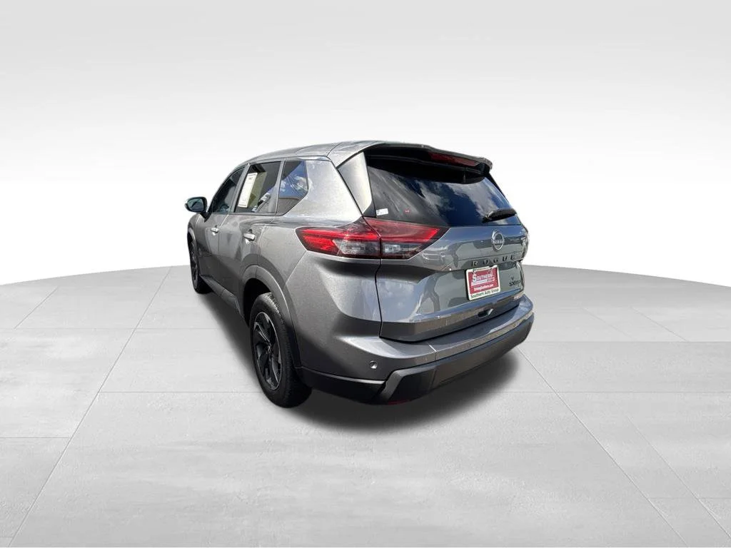 Used 2024 Gray Nissan SV image 3