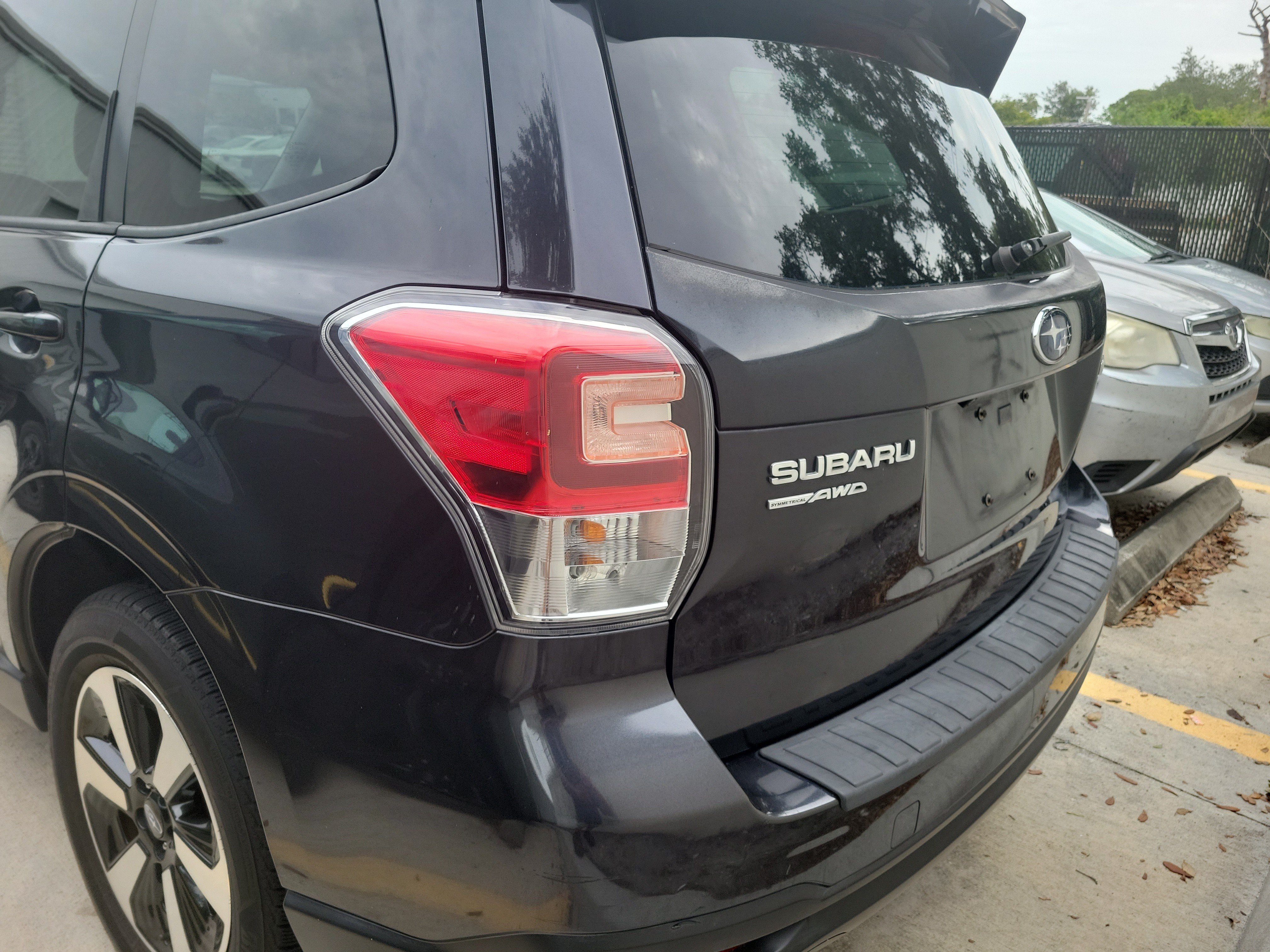 Used 2018 Dark Gray Metallic Subaru Premium image 9