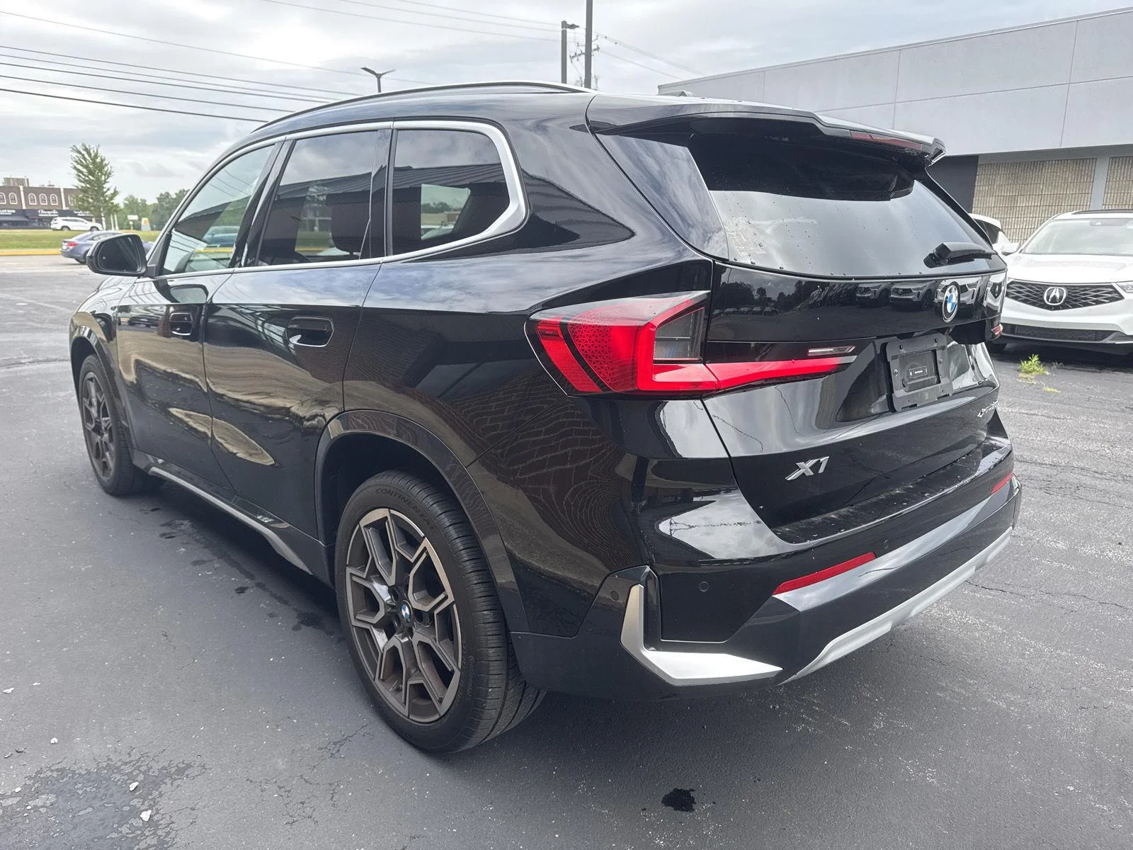 Used 2023 Jet Black BMW xDrive28i image 4
