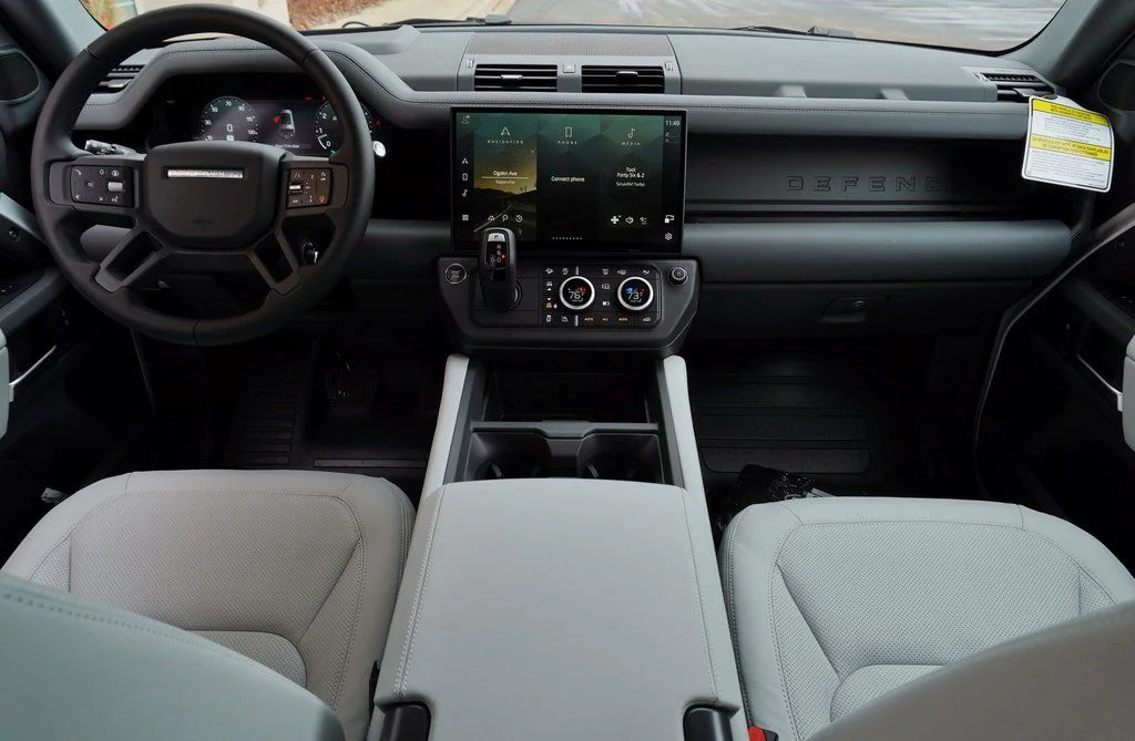 Certified Used 2026 White Land Rover X-Dynamic SE image 10