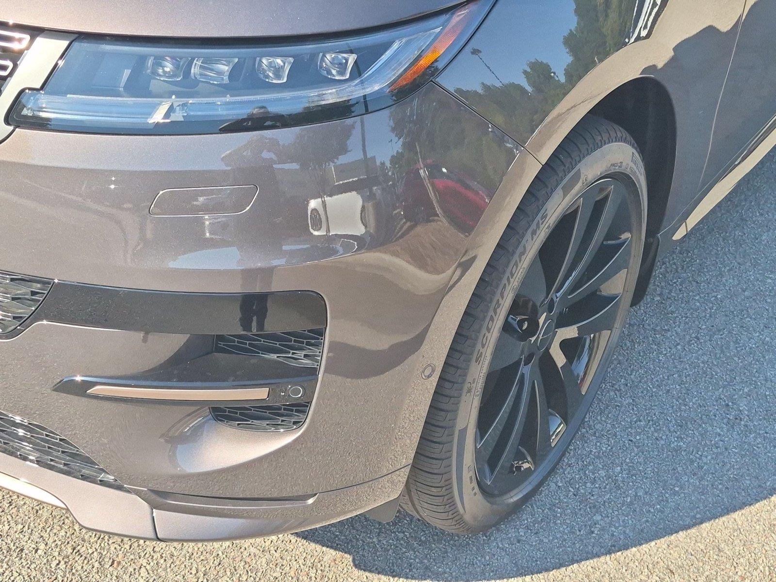 New 2027 Charente Grey Land Rover Dynamic SE image 8
