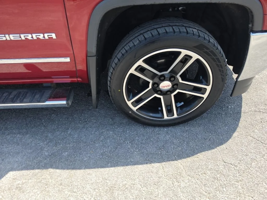 Used 2018 RED QUARTZ TINTCOAT GMC SLT image 17
