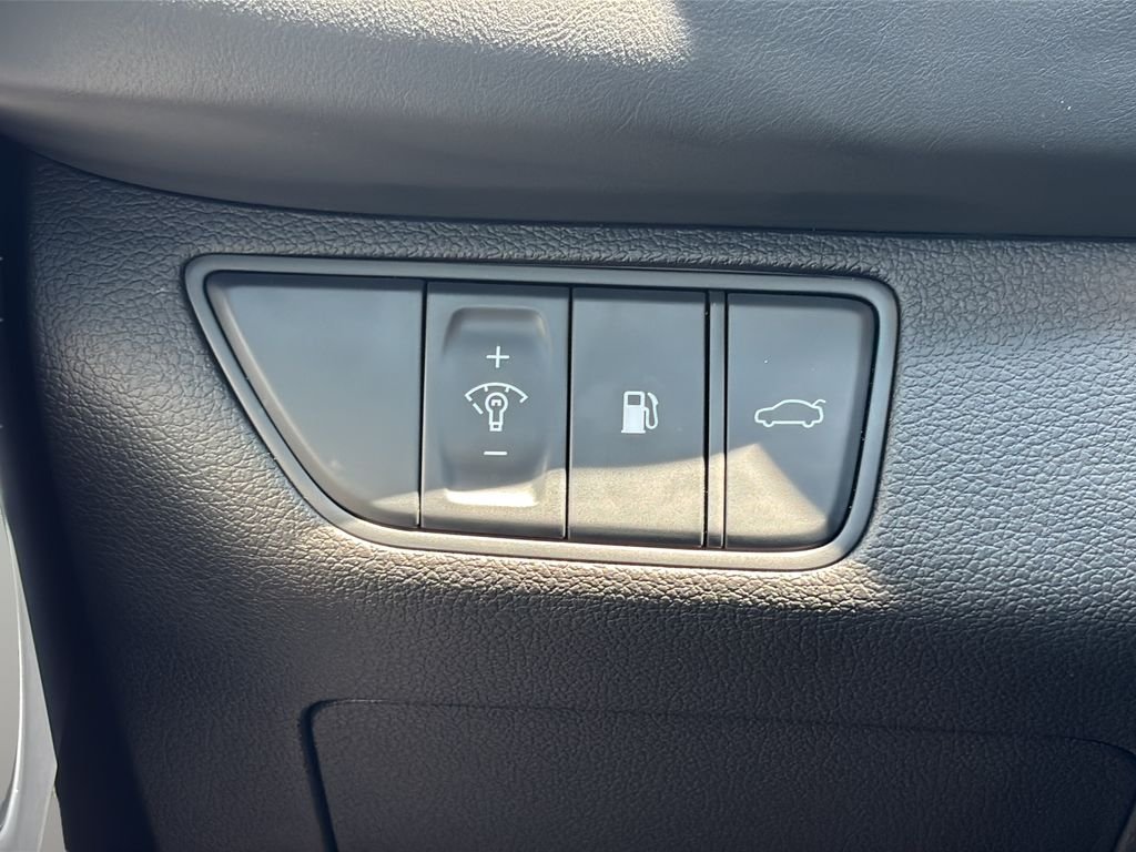 2025 GENESIS G70 Standard - Photo 34