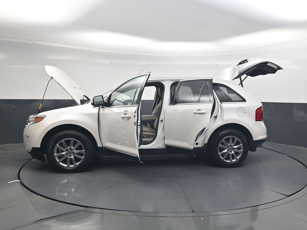 Used 2011 White Ford Limited image 46