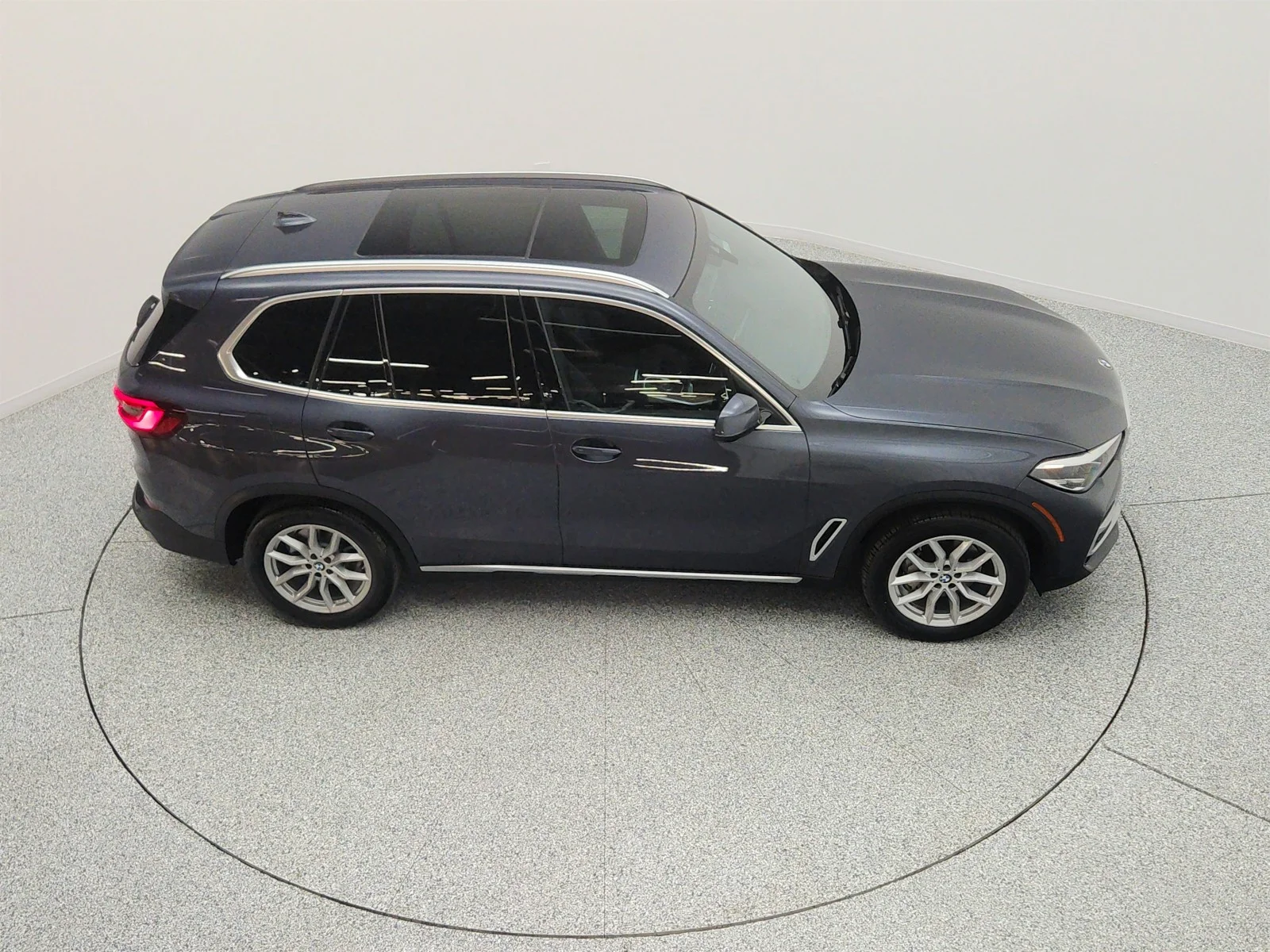 Used 2020 Arctic Gray Metallic BMW sDrive40i Sports Activity Vehicle image 25