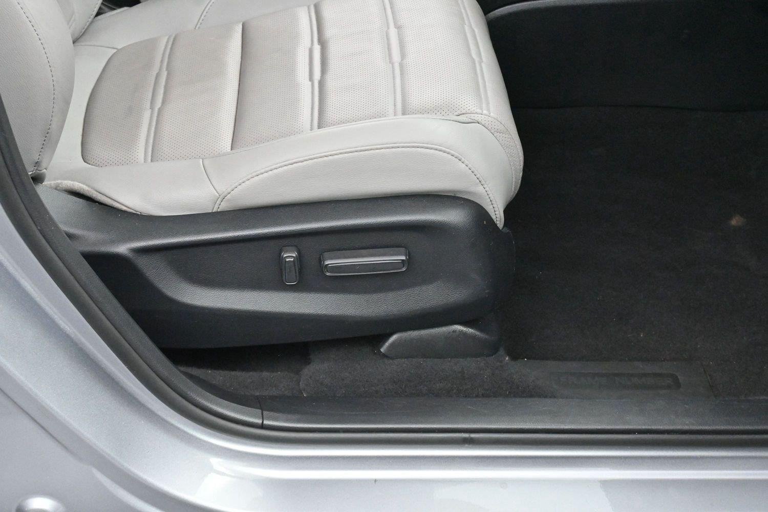 Used 2022 Lunar Silver Metallic Honda EX-L image 33
