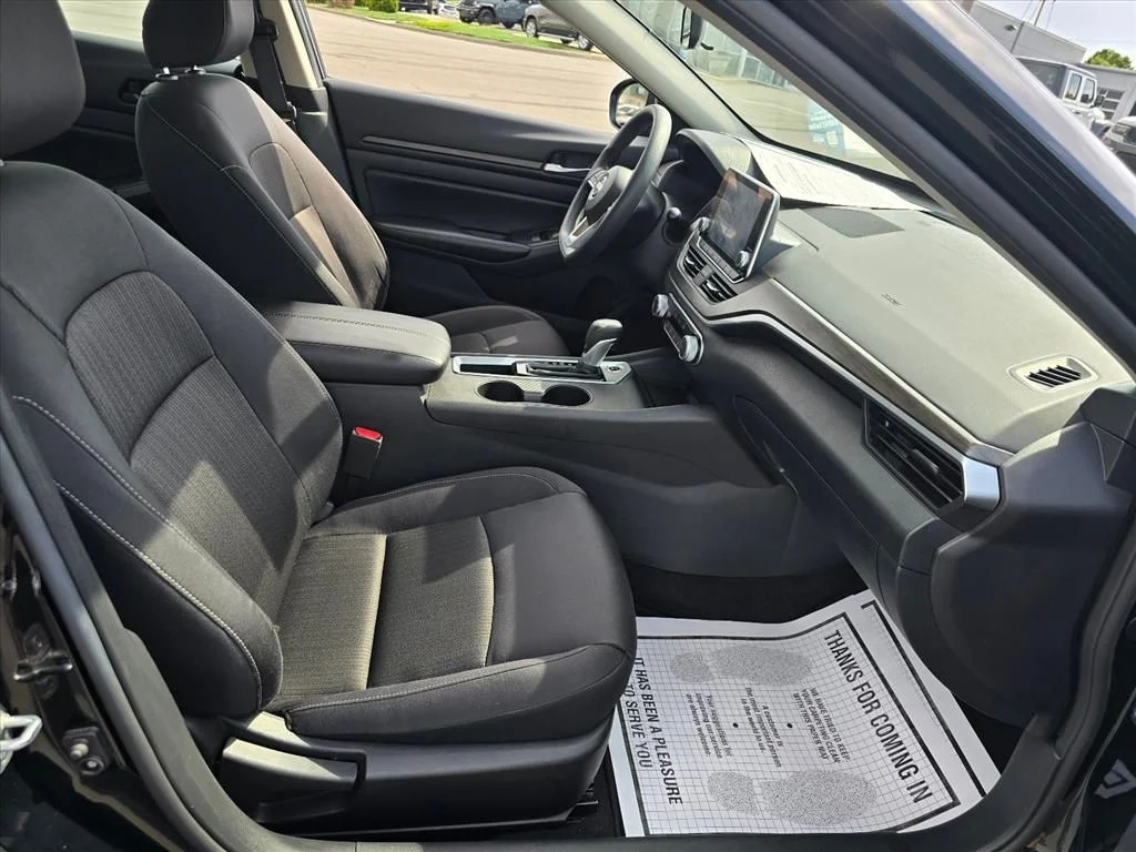 Used 2025 Black Nissan 2.5 SV image 14