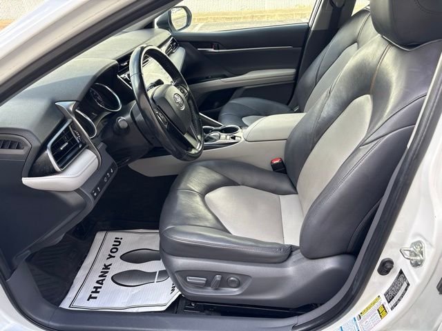 Used 2020 Pearl Toyota XLE image 11