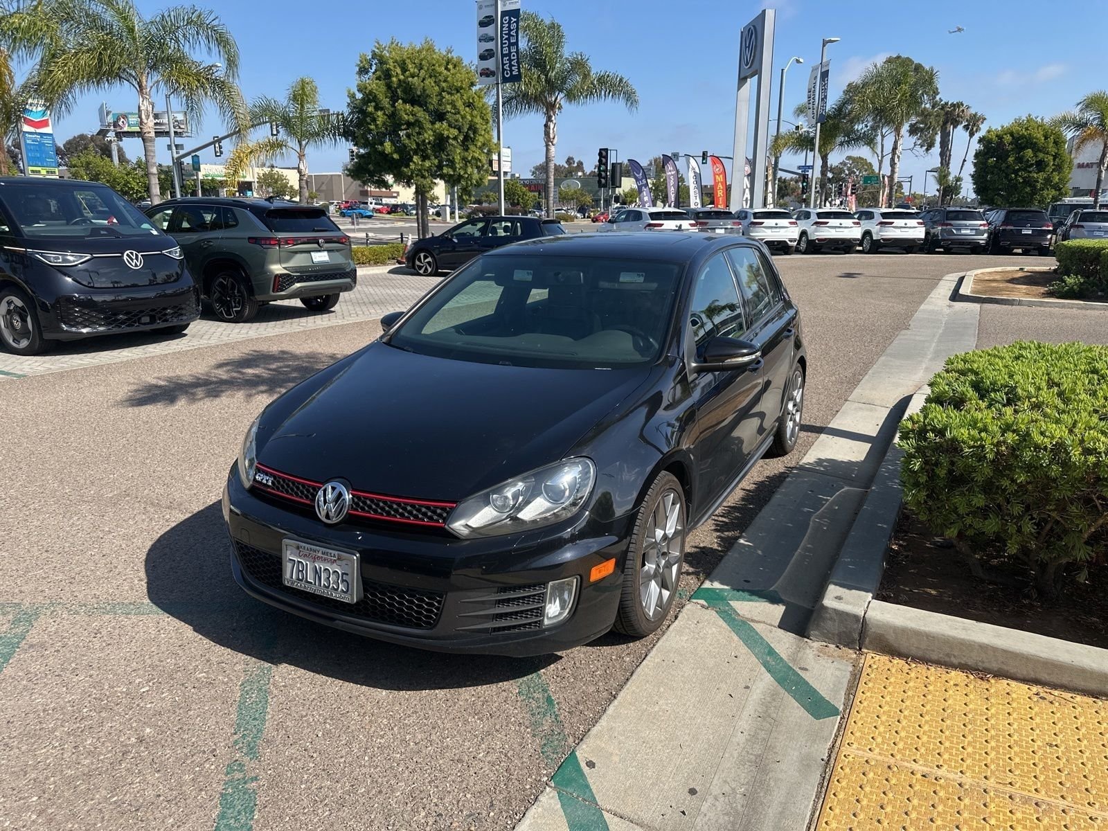 Used 2013 Pearl Metallic Volkswagen Driver