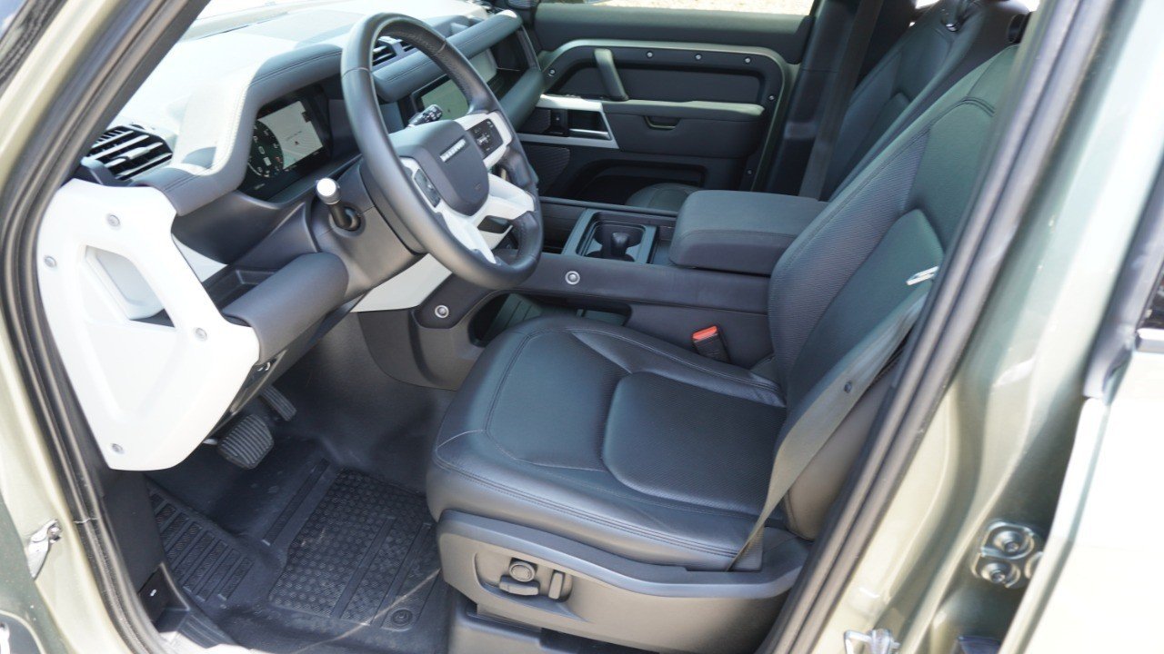 Used 2023 Green Land Rover S image 13