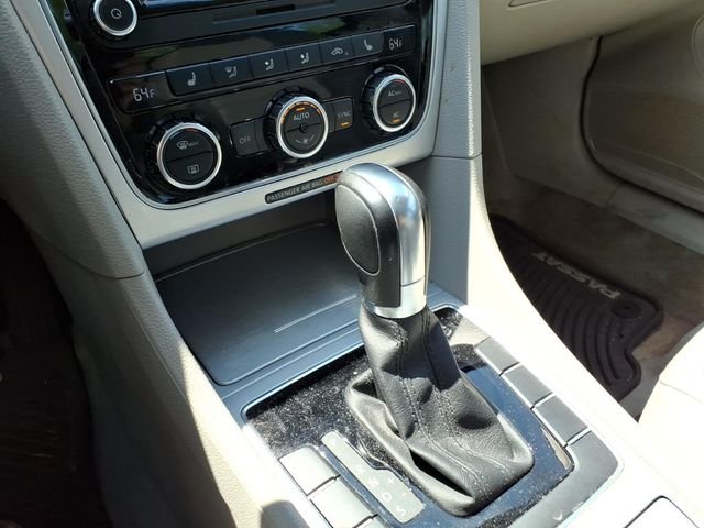 Used 2012 Silver Volkswagen 2.5 SE image 18