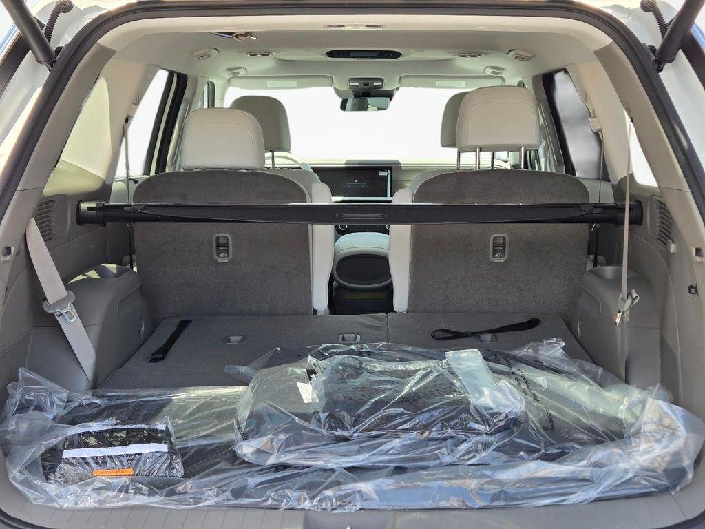 New 2026 White Hyundai SEL Premium FWD image 8