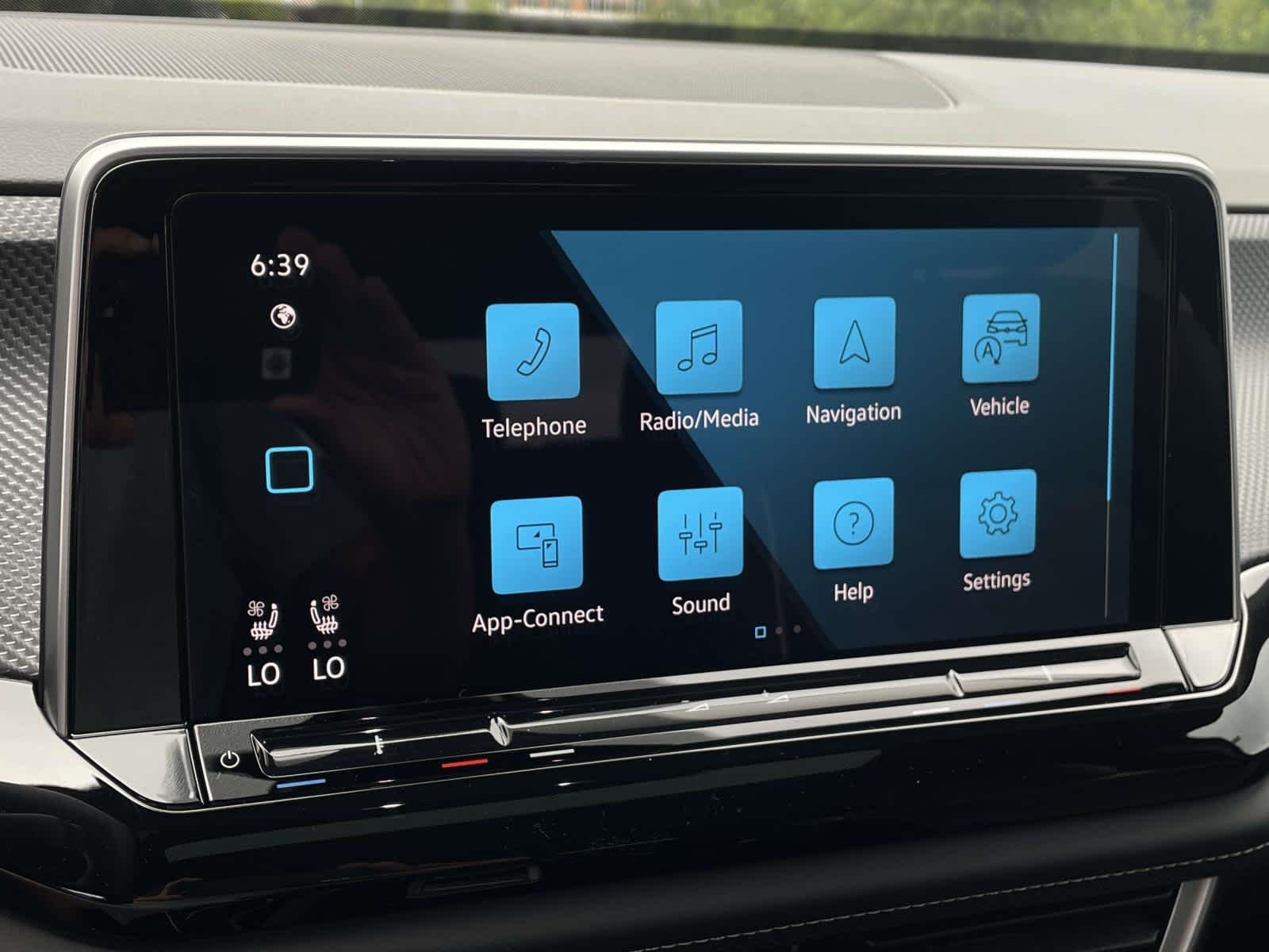 New 2026 R3R3/Blue Volkswagen 2.0T SEL Premium R-Line image 22