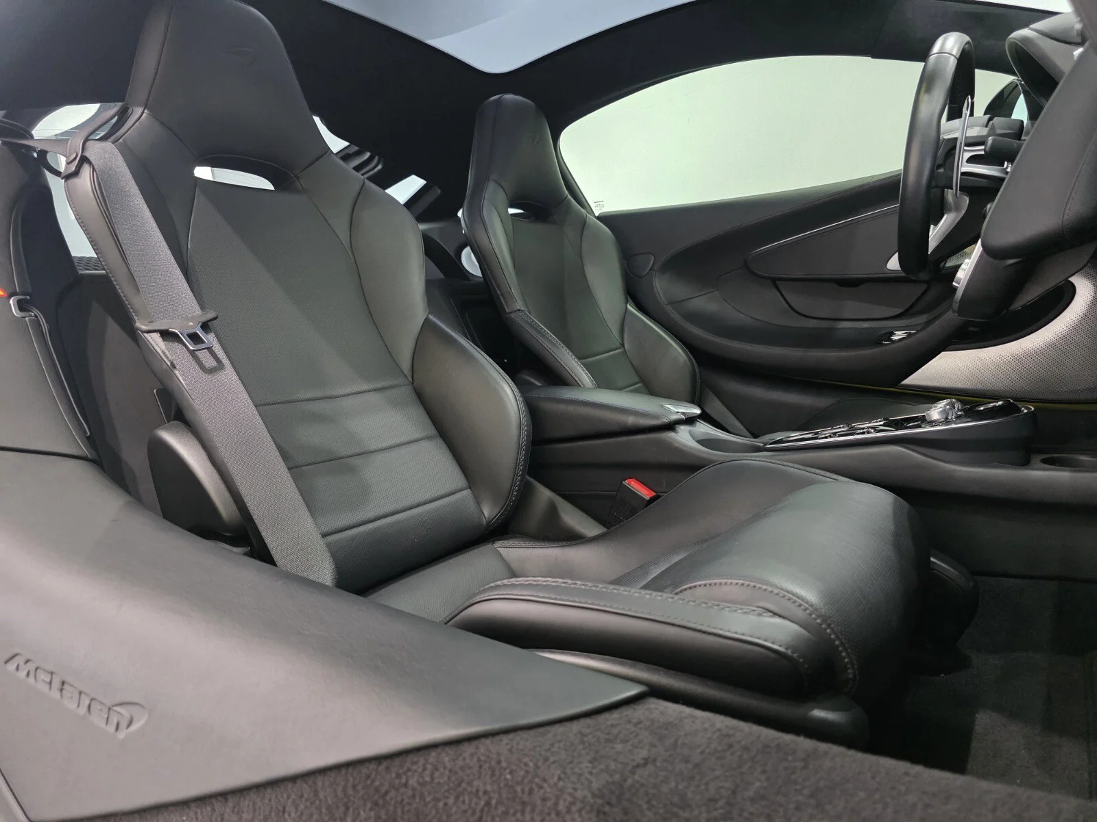 Used 2022 Flux Green McLaren  image 18