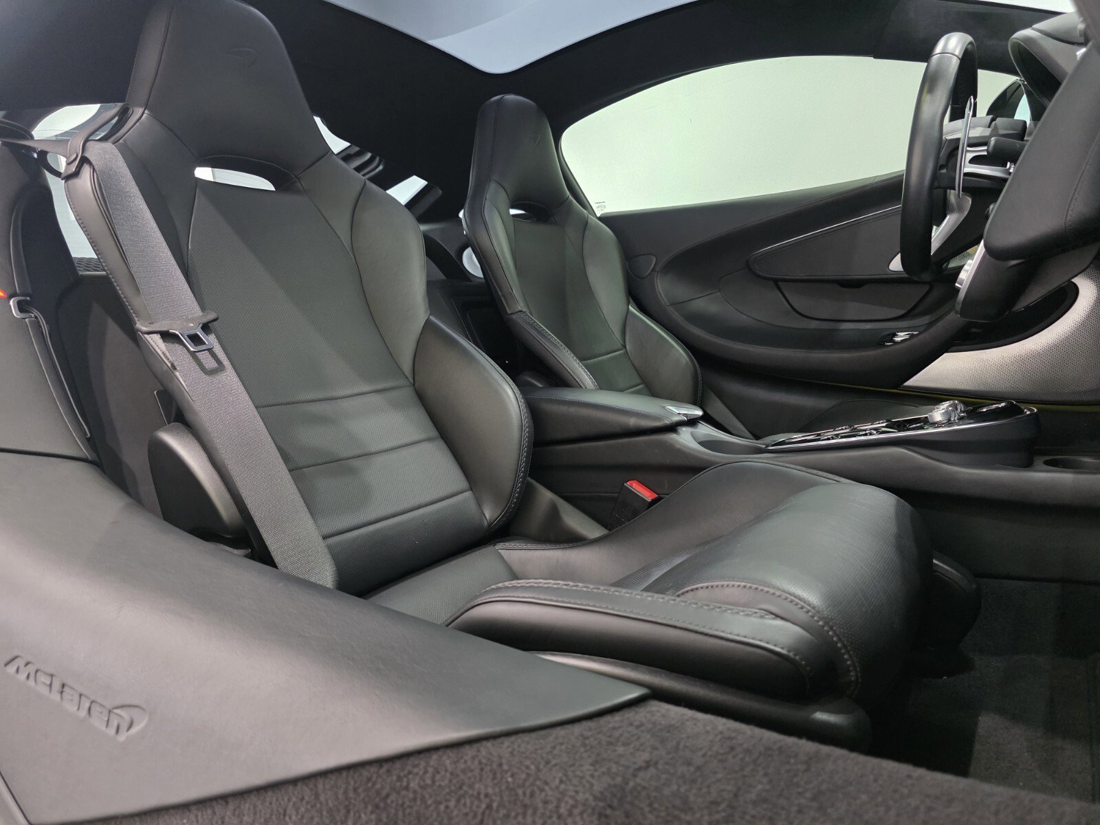 Used 2022 Flux Green McLaren  image 18