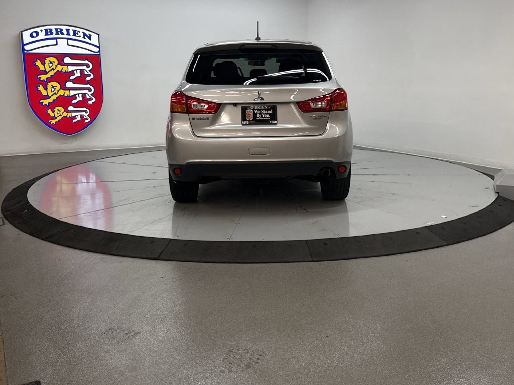 Used 2015 Silver Mitsubishi SE image 11