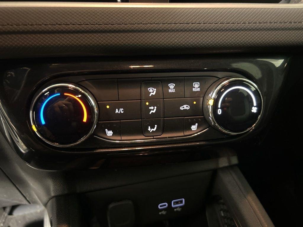 Used 2025 Summit White Chevrolet LT image 19