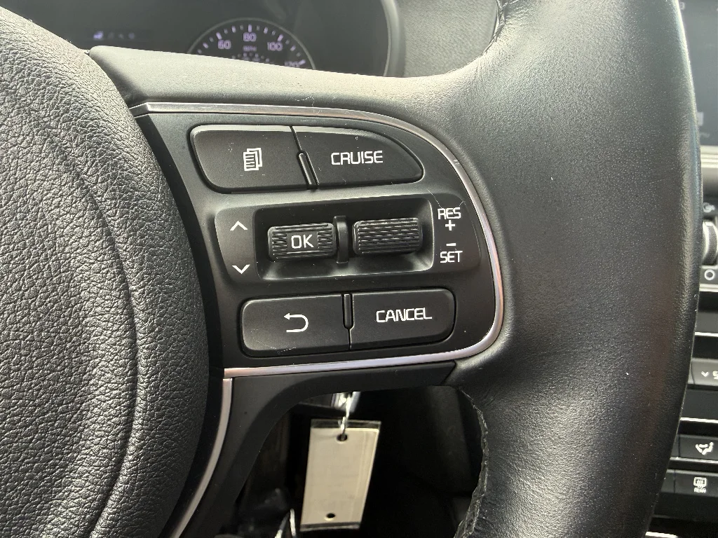 Used 2018 Snow White Pearl Kia LX image 18
