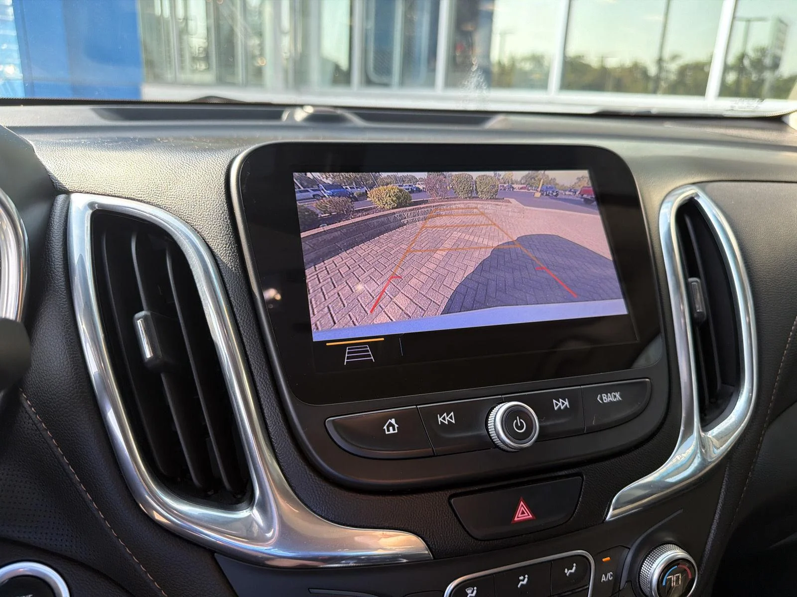 Used 2019 Iridescent Pearl Tricoat Chevrolet Premier image 29
