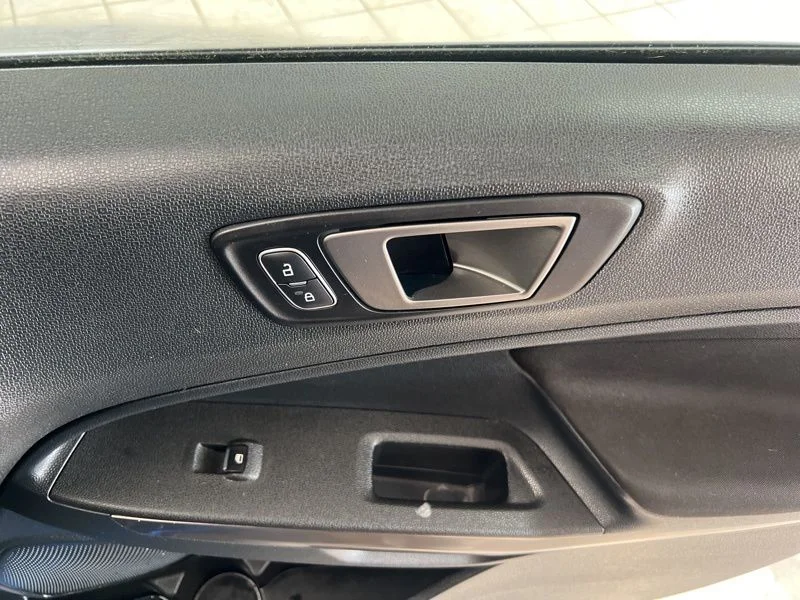 Used 2020 Blue Ford SE image 15