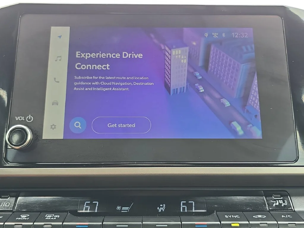 Used 2025  Toyota SE image 28