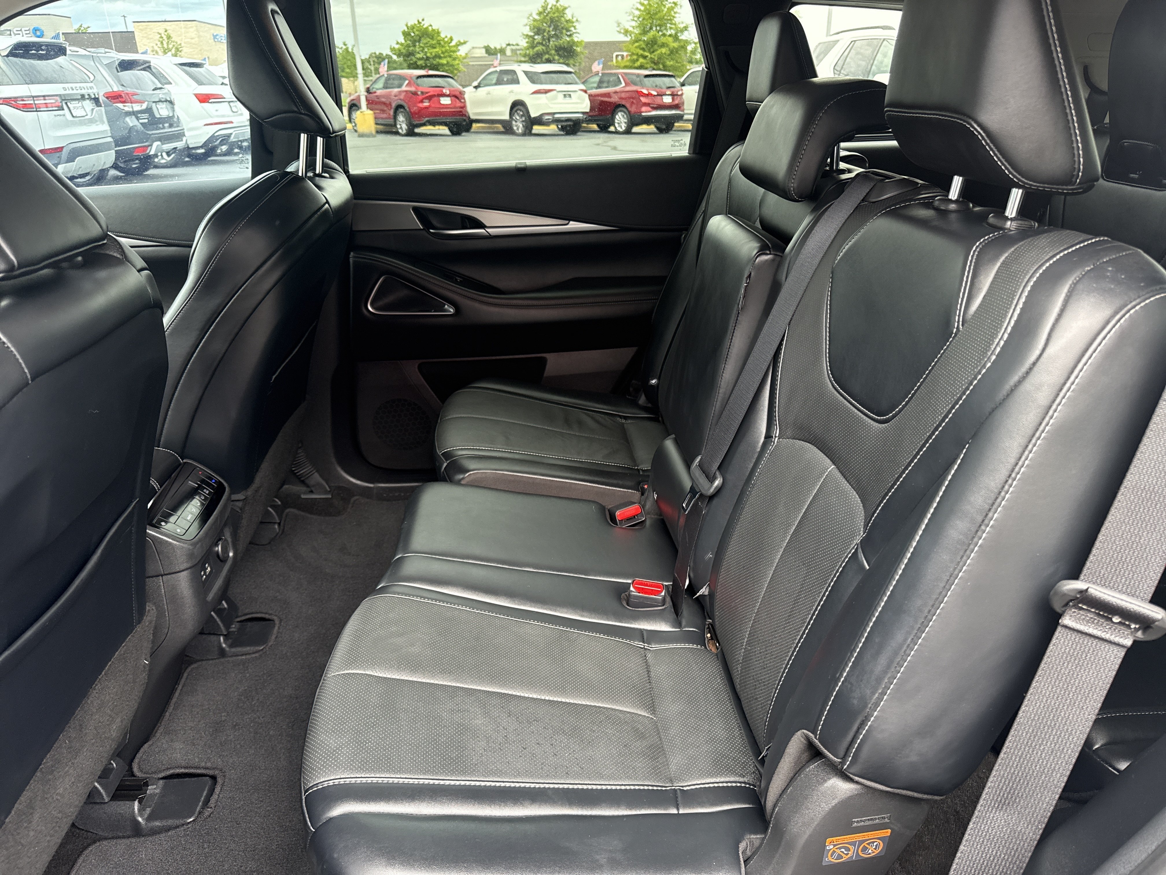 Used 2023 Graphite Shadow INFINITI LUXE image 5