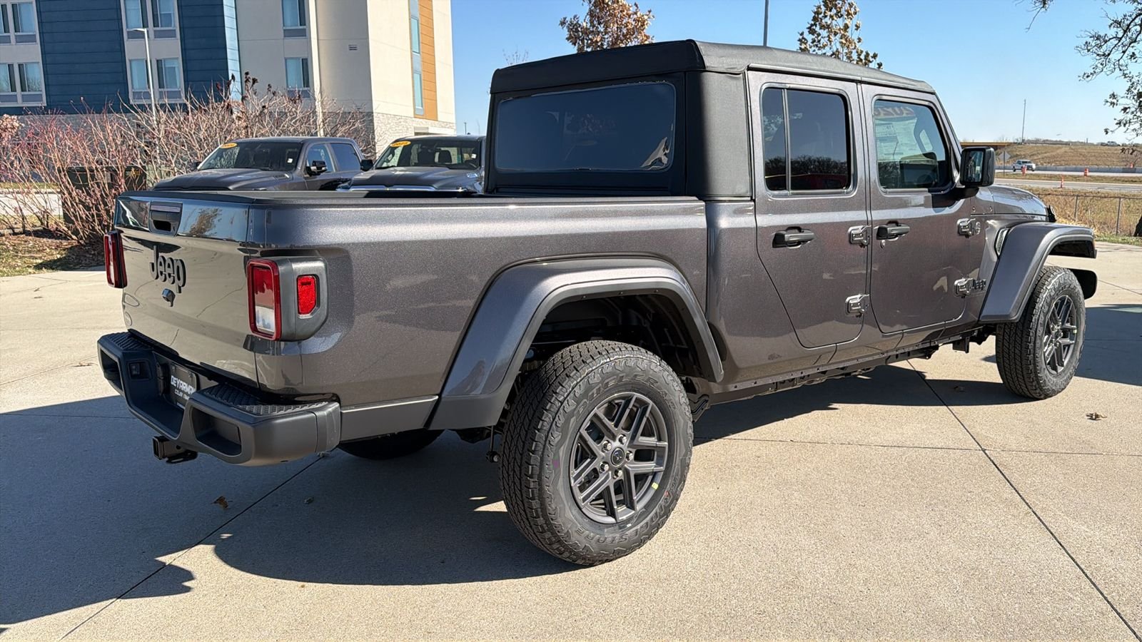 New 2026 Granite Crystal Metallic Clear-Coat Exterior Paint Jeep Sport S image 3