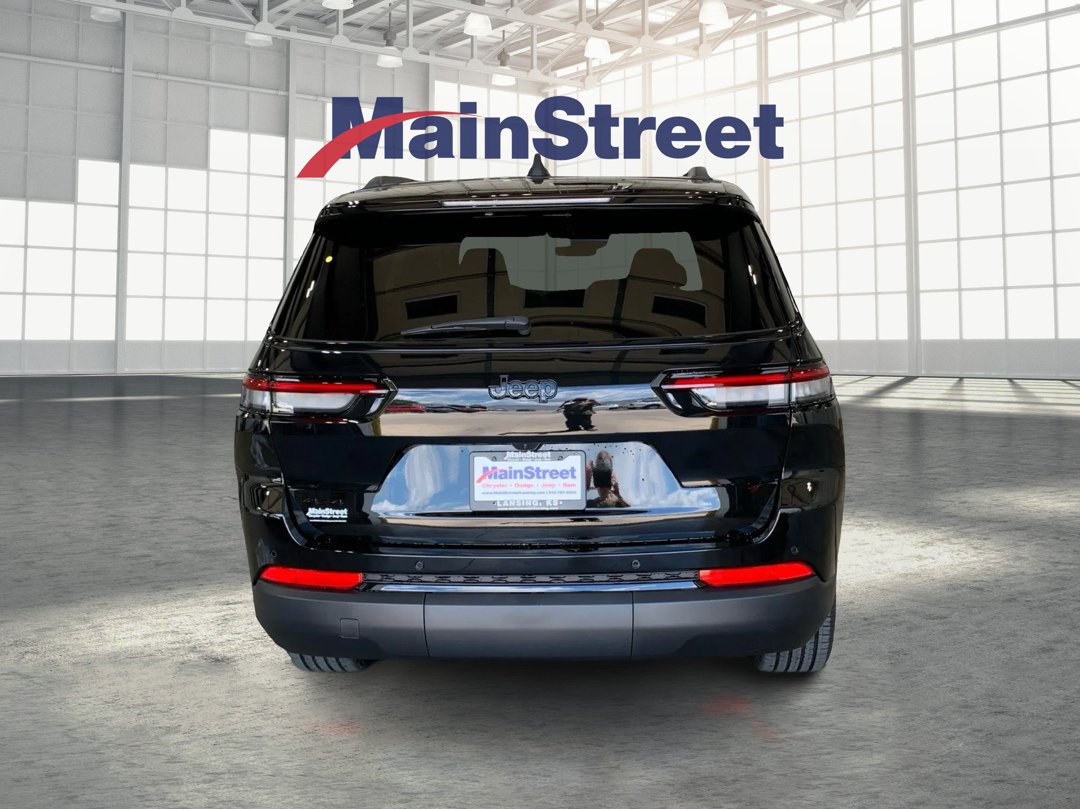 New 2025 Diamond Black Crystal Pearl-Coat Exterior Paint Jeep Altitude X image 4
