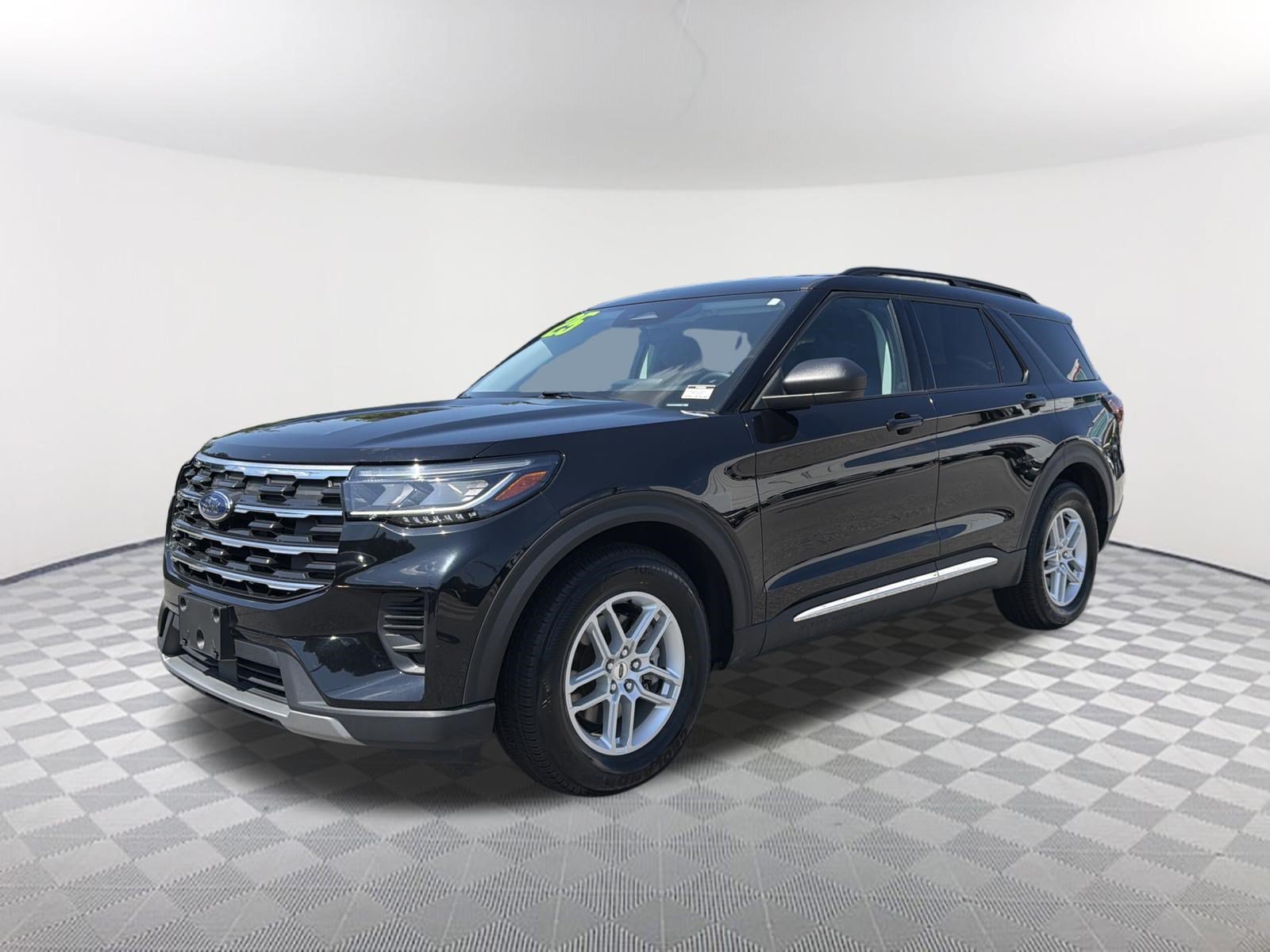 Used 2025 Black Metallic Ford Active image 3