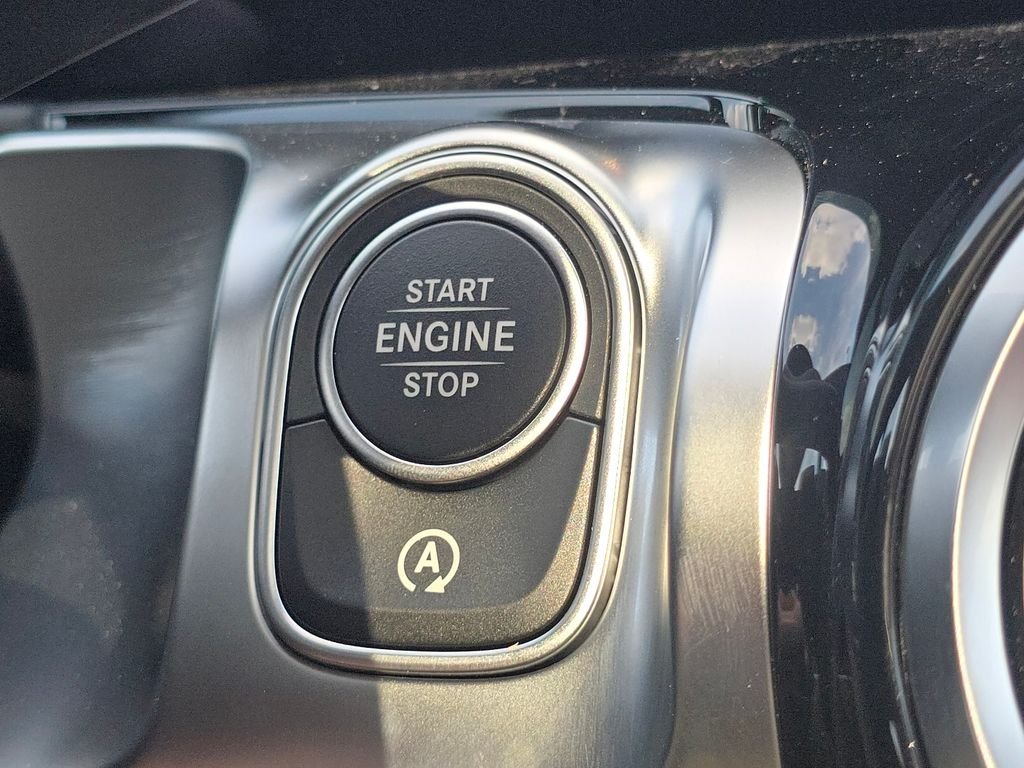 New 2026 Polar White Mercedes-Benz GLB 250 image 36