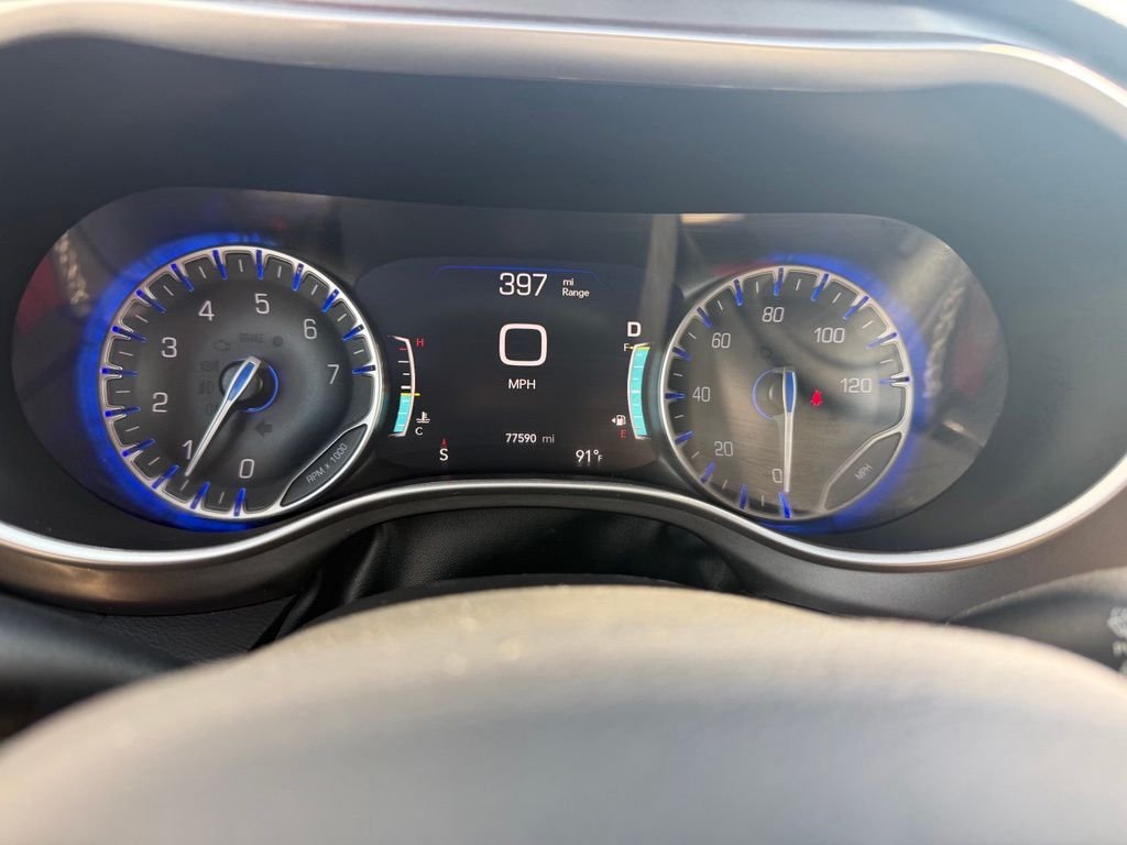 Used 2023 Black Chrysler Touring L image 21