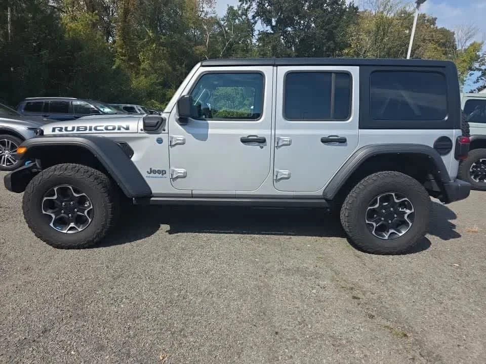 Used 2023 Silver Zynith Clearcoat Jeep Rubicon image 4