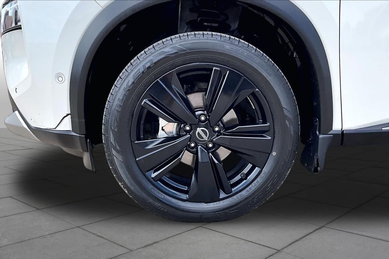 Used 2023 Pearl White Tricoat/Super Black Nissan Platinum image 10