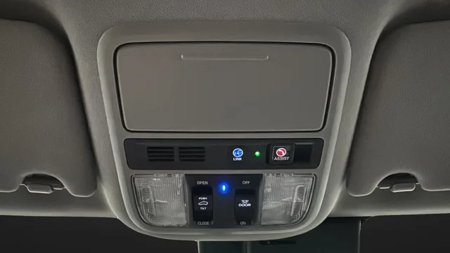 Used 2020 Platinum White Pearl Honda Touring image 34