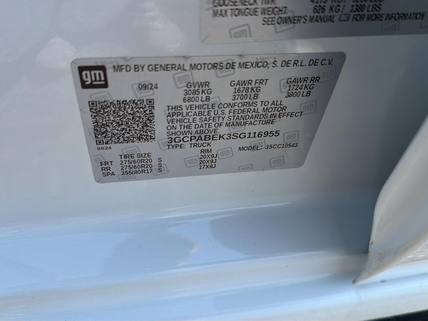 Used 2025 Summit White Chevrolet Custom image 37