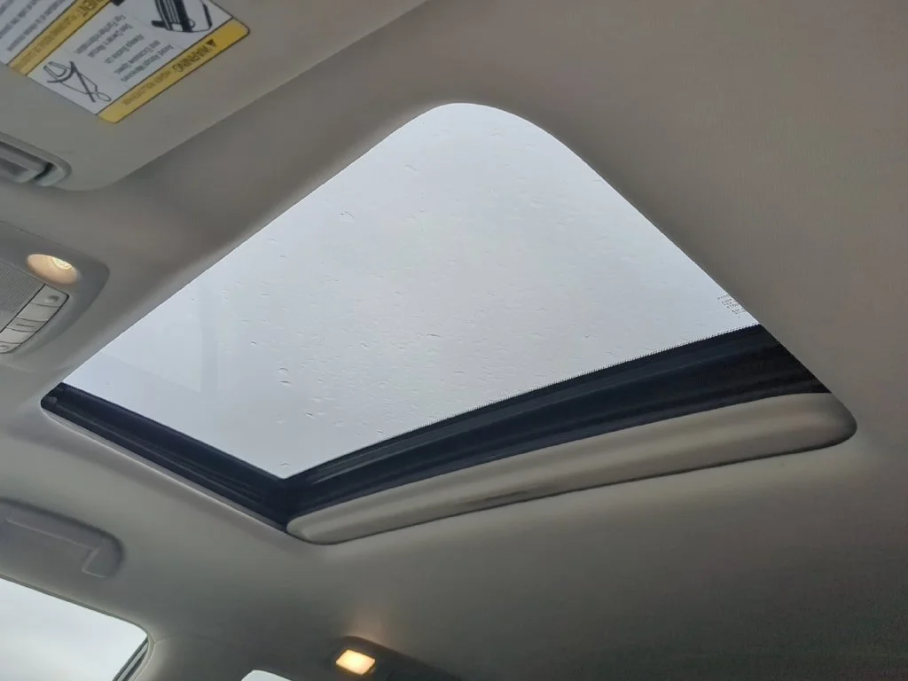 Used 2019 Silver Nissan SL image 24