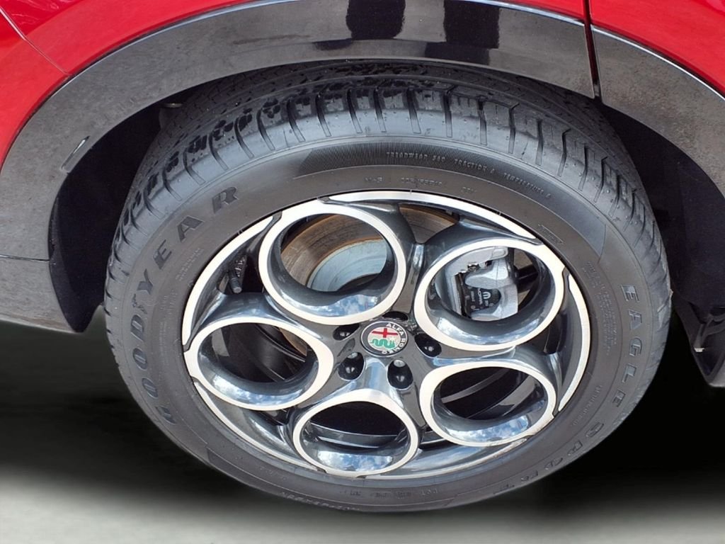 Used 2024 Red Alfa Romeo Ti image 9