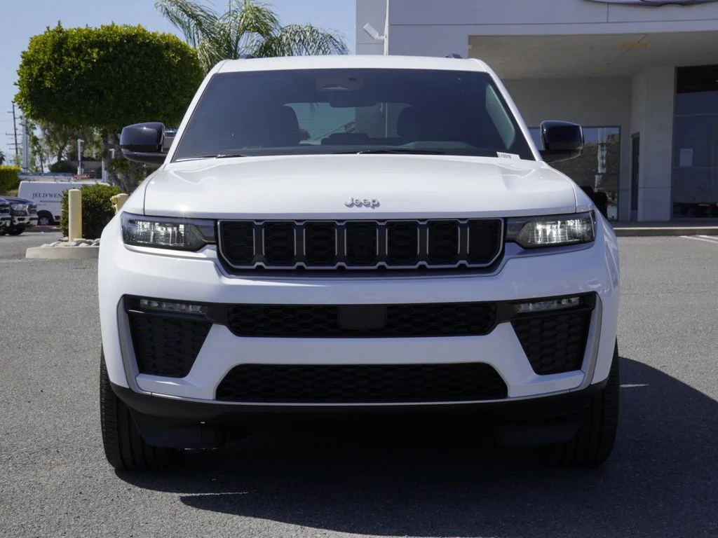 New 2026 Bright White Clear-Coat Exterior Paint Jeep Limited image 8
