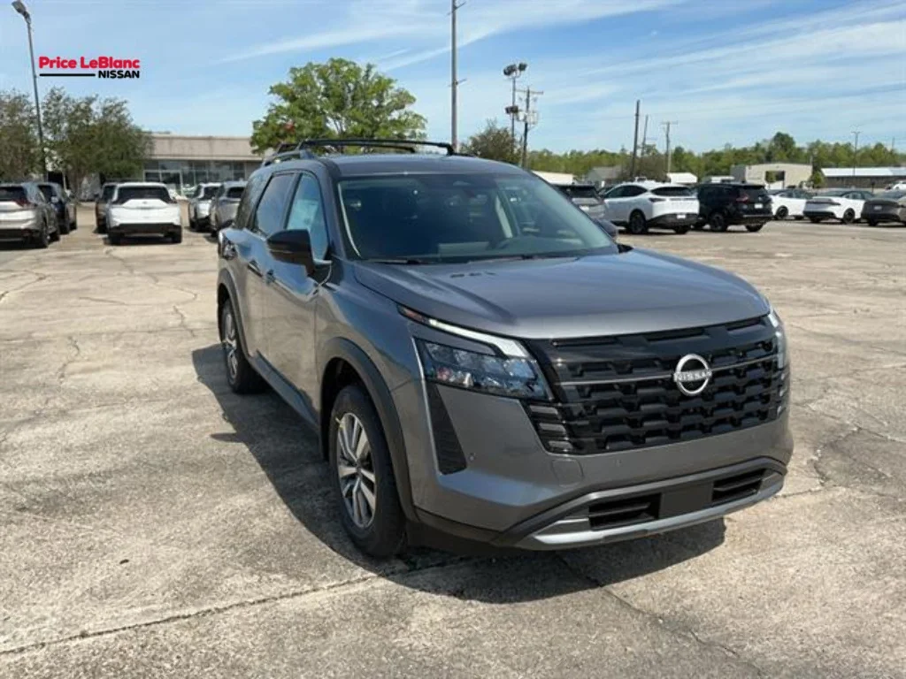 2026 Nissan Pathfinder SL 2WD's photo